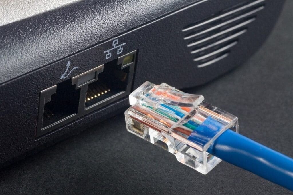 Pasos para conectar tu dispositivo a través de un cable Ethernet