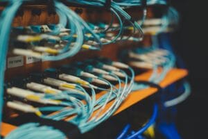 La configuración avanzada de routers permite optimizar el rendimiento y la seguridad de la red