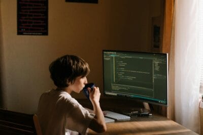 Aprender a usar Docker te permitirá gestionar contenedores de manera eficiente en cualquier entorno